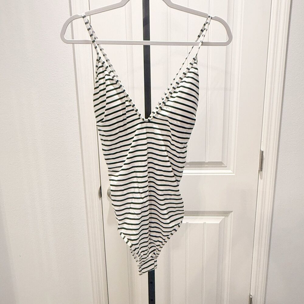 CUPSHE Size XL Crisscross Strap Deep Plunge Black White Stripe 1 Pc Swimsuit
